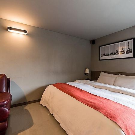 Tara Hotel Seoul Bagian luar foto