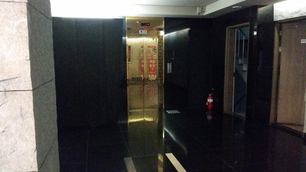 Tara Hotel Seoul Bagian luar foto
