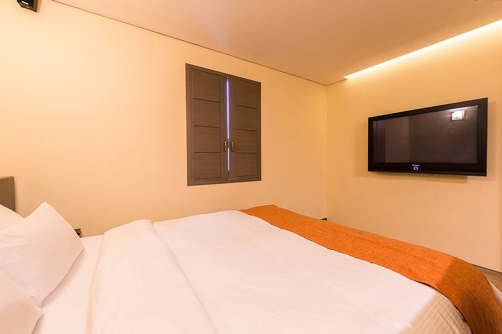Tara Hotel Seoul Bagian luar foto