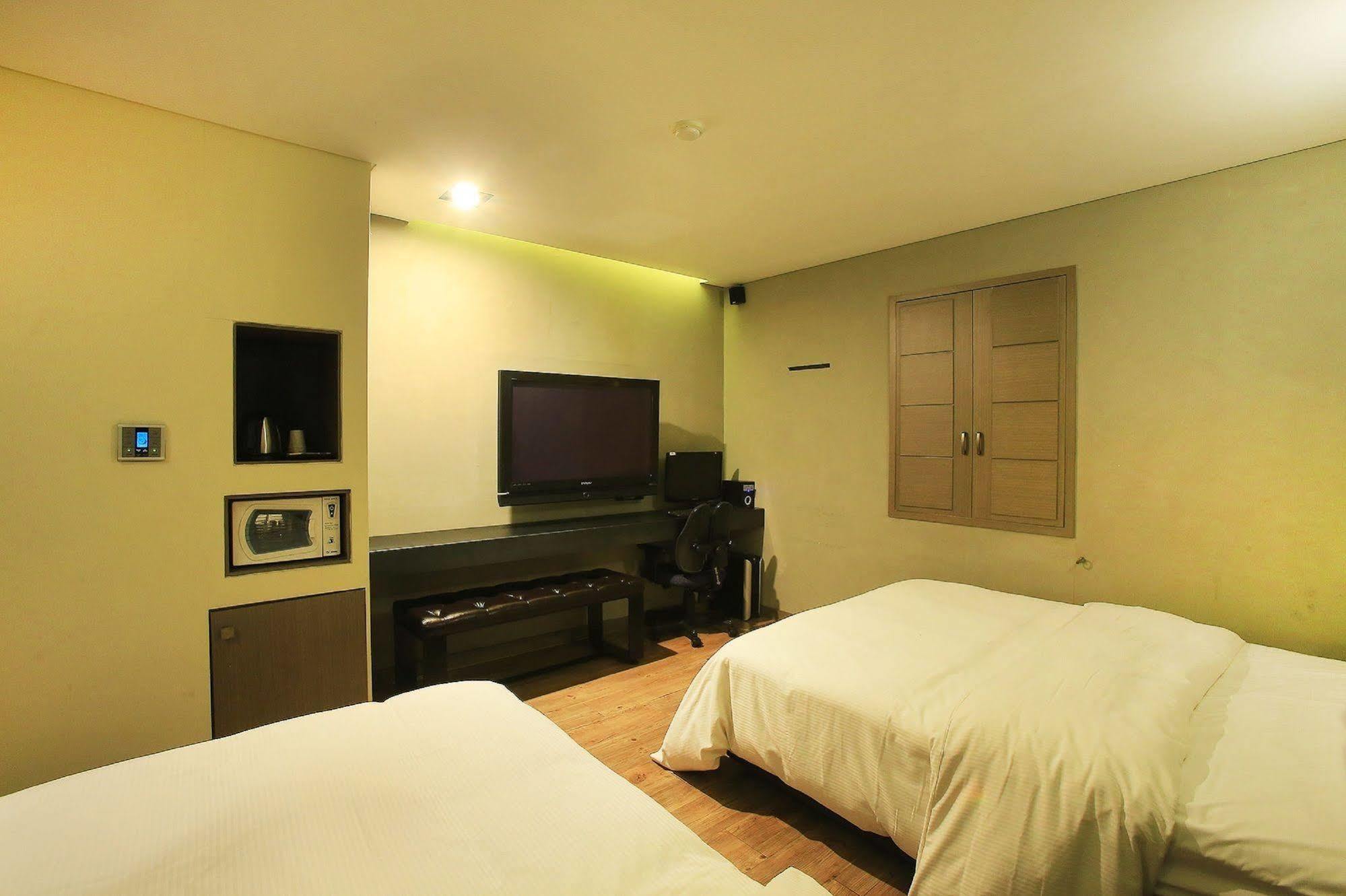 Tara Hotel Seoul Bagian luar foto
