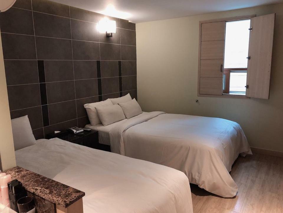 Tara Hotel Seoul Bagian luar foto